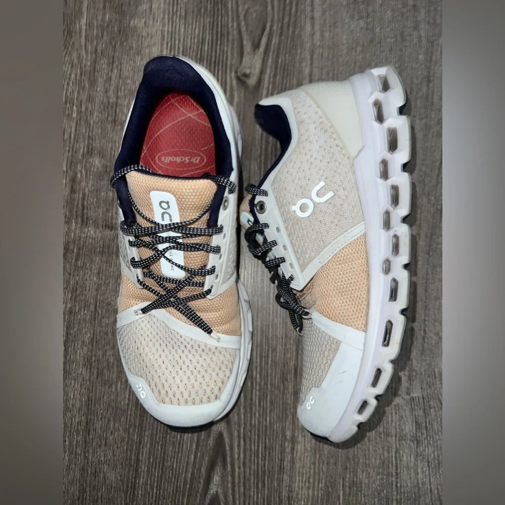 On Cloudstratus Running Shoes Womens 7.5 White/Almond